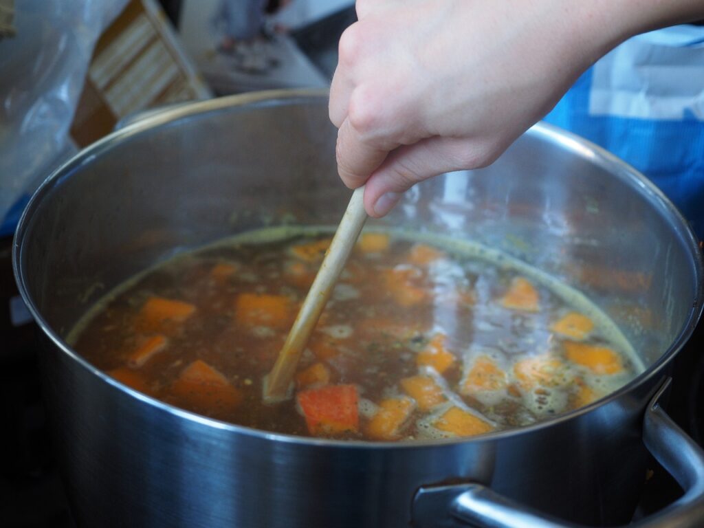 Foto meramente ilustrativa de caldo para sopa vegetal