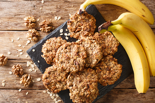 Biscoito de banana com coco ralado da vovó