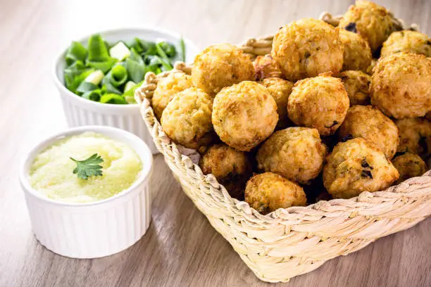 Foto da internet para receita de delicioso bolinho de arroz assado