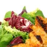 Foto meramente ilustrativa para salada de lowcarb fitnes com frango