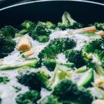 Legumes ao curry vegano e nutritivo